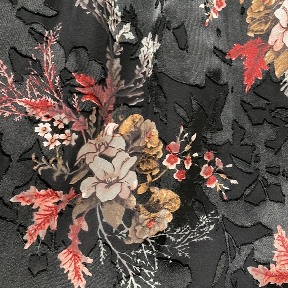 WHBM Shoulder Elastic Blouse - Picture 5 of 8